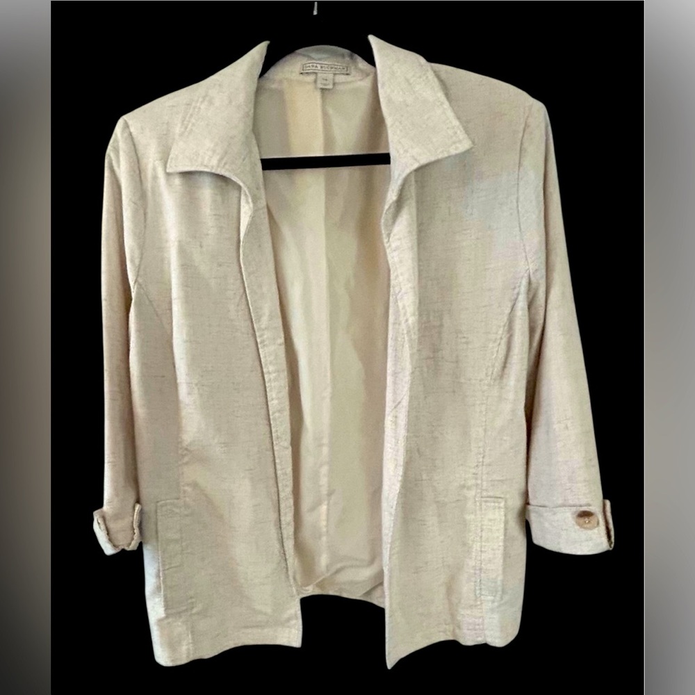 Dana Buchman Beige open front lined rolled tan blazer with 2 side pockets